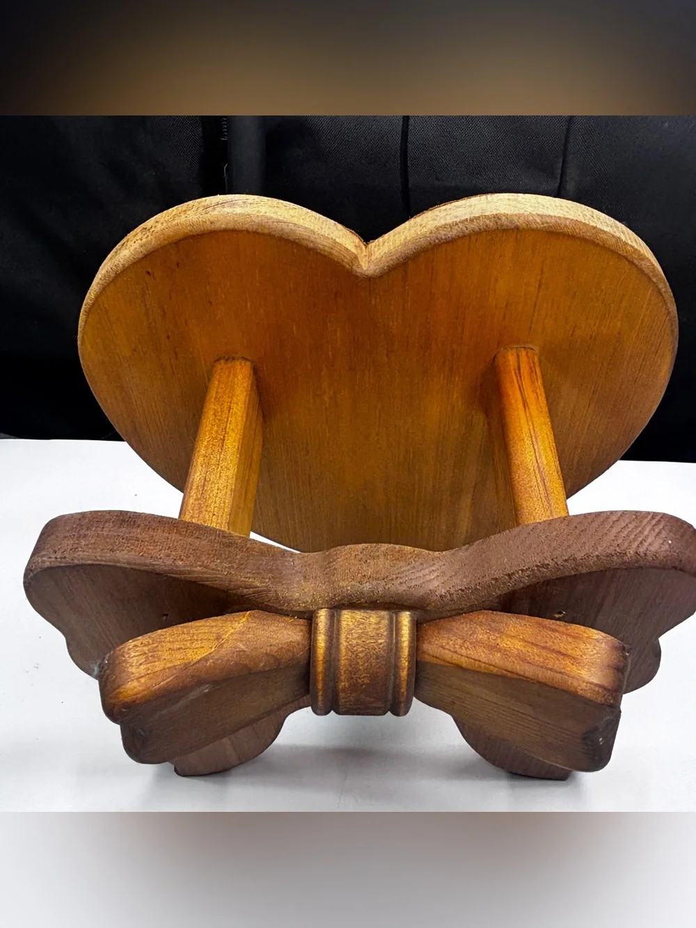 Antique Vtg Oak Wooden Bow Heart Pattern Wall Mounted Quilt Holder Grandma Core